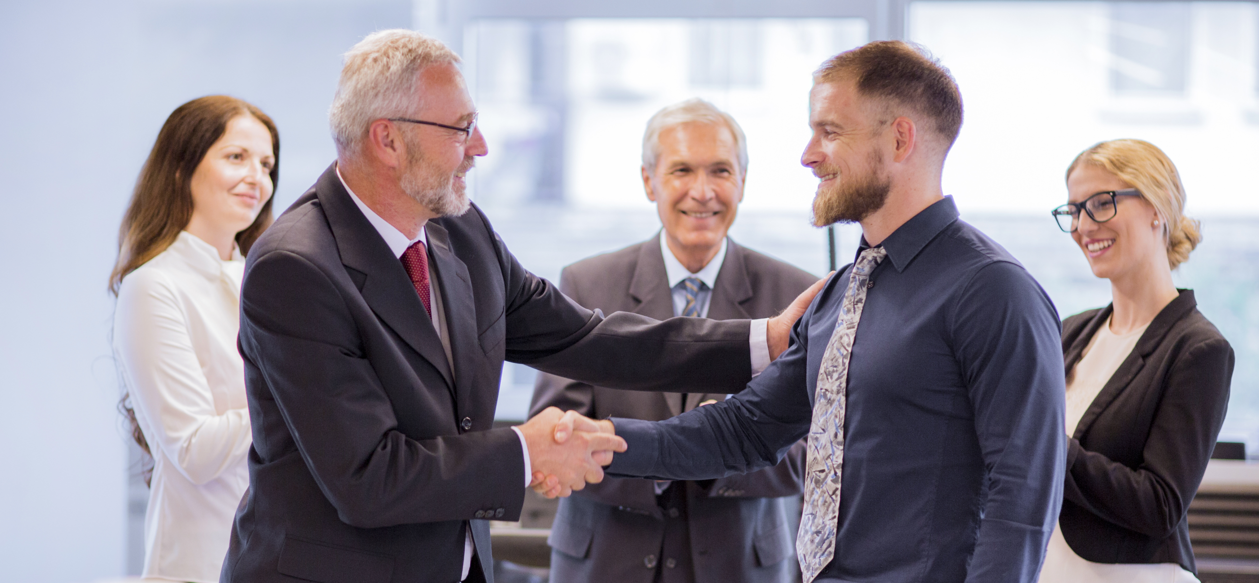 dos-hombres-de-negocios